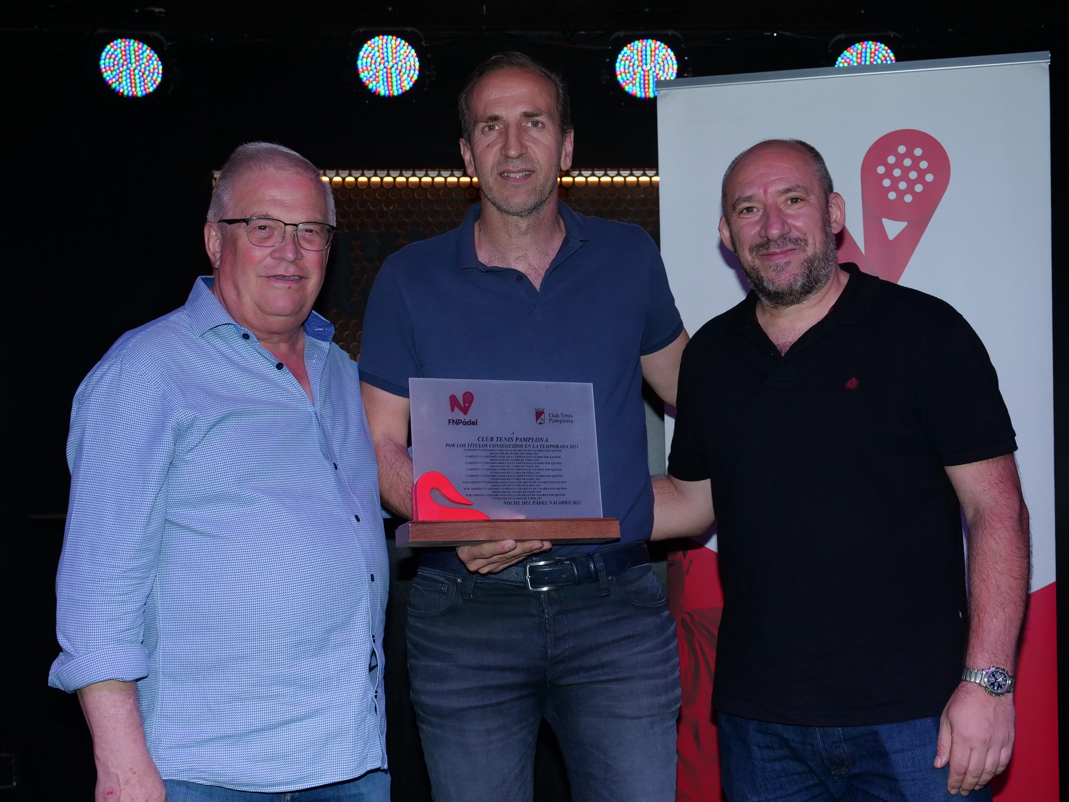 La Federación Navarra de Pádel premia a los mejores deportistas y clubes de la temporada 2021
